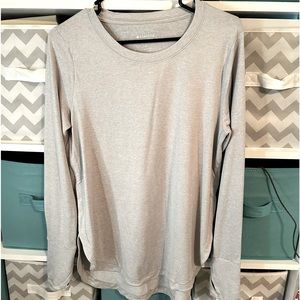 Athleta Untempo Top Norwegian Grey EUC soft and very stretchy.